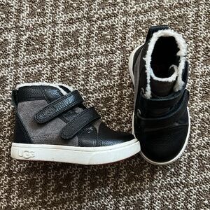 Pre-loved toddler boys leather & suede UGG high top sneakers